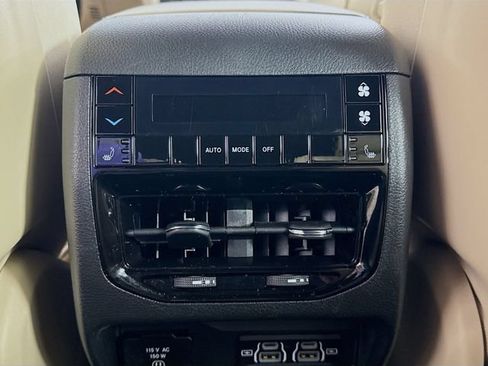 Used 2025 Jeep Grand Cherokee L Limited w/ Black Appearance Package AWD/4WD image 29