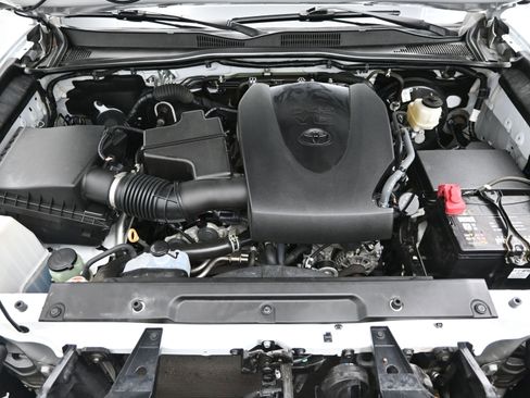 Used 2022 Toyota Tacoma SR5 image 8