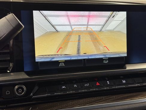 Used 2024 Chevrolet Silverado 1500 LT image 38