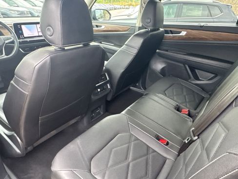 Certified 2025 Volkswagen Atlas SE image 13