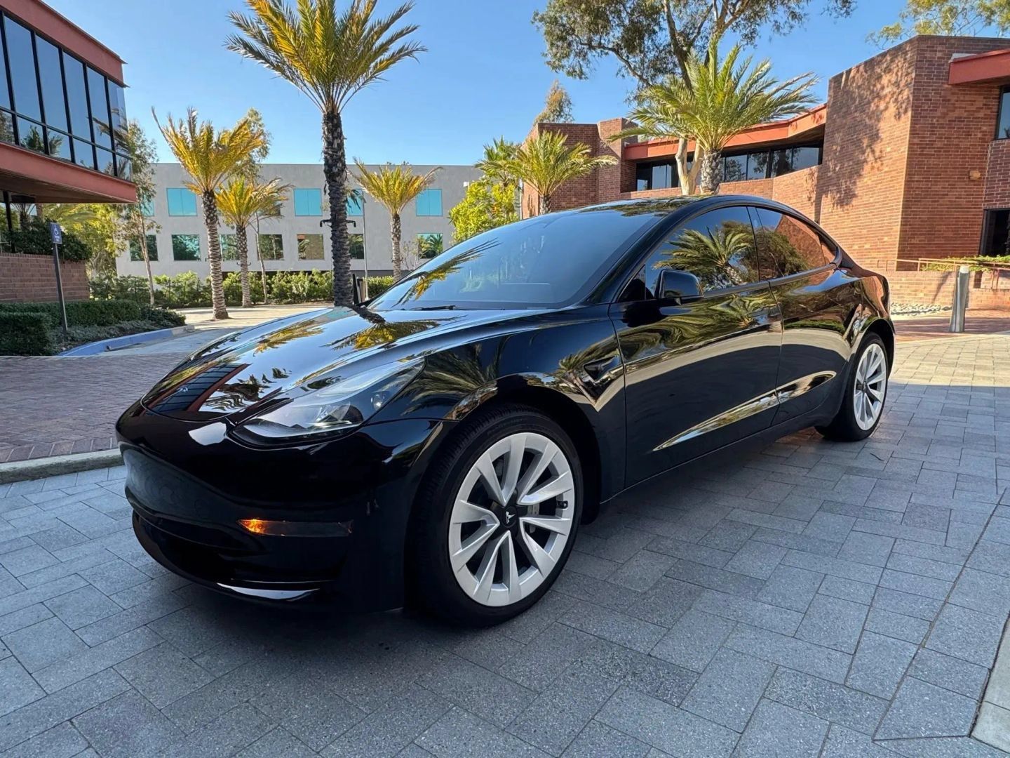 Used 2023 Tesla Model 3 Standard Range RWD image 4