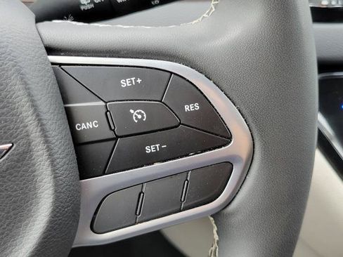 Used 2023 Chrysler Voyager LX FWD image 17