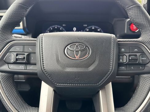 Used 2025 Toyota Tacoma TRD Off-Road image 29