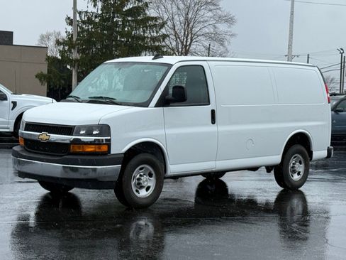 Used 2024 Chevrolet Express 2500 w/ Driver Convenience Package image 7