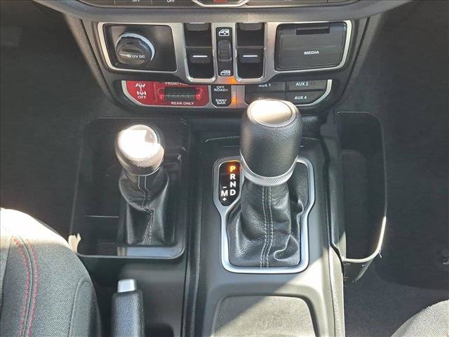 Used 2024 Jeep Gladiator Rubicon w/ Convenience Group AWD/4WD image 11