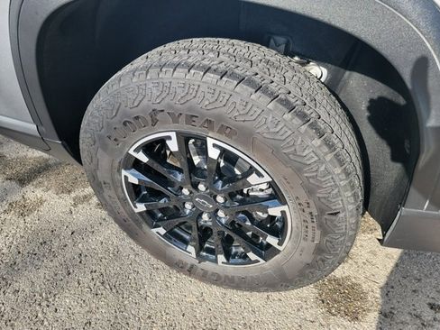 Used 2024 Chevrolet Traverse Z71 w/ Enhanced Driving Package image 12