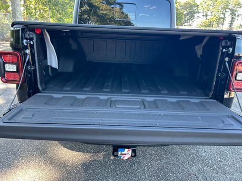 New 2025 Jeep Gladiator Mojave image 28