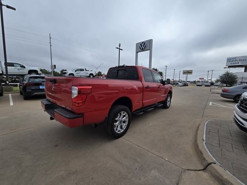 Used 2024 Nissan Titan SV w/ SV Convenience Package image 8