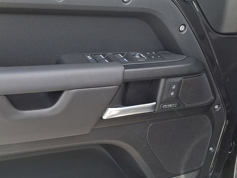 New 2026 Land Rover Defender 110 V8 AWD/4WD image 8
