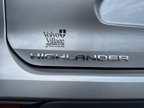 Used 2021 Toyota Highlander XLE AWD/4WD image 9