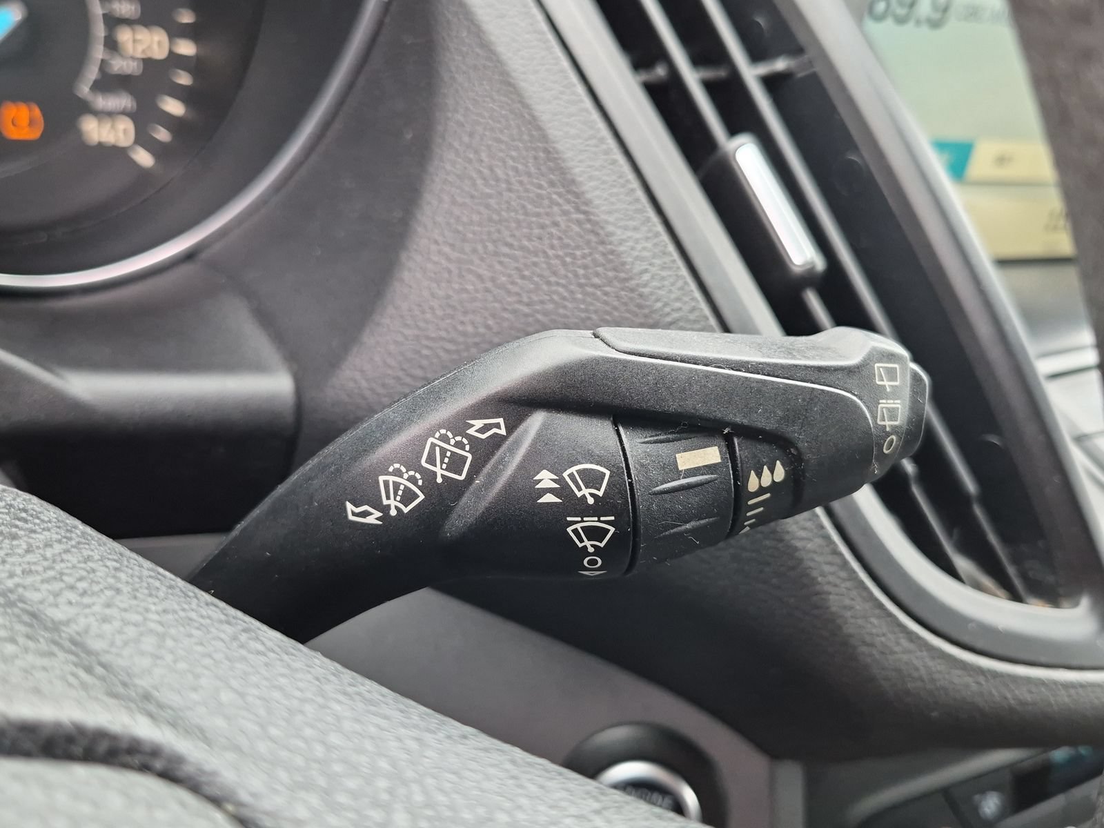 Used 2019 Ford Escape SE AWD/4WD image 23