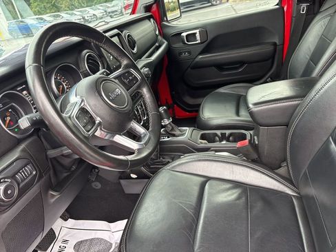 Used 2018 Jeep Wrangler Unlimited Sahara AWD/4WD image 16
