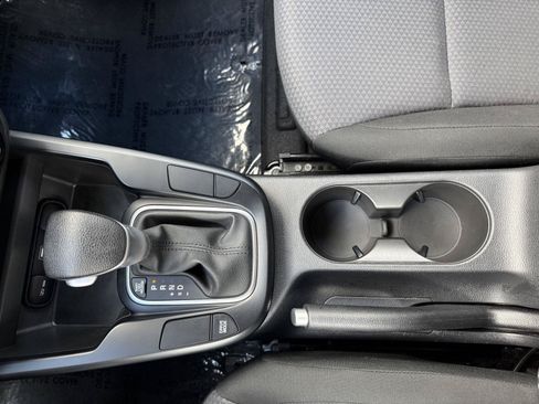 Used 2025 Kia Soul LX w/ LX Technology Package FWD image 16