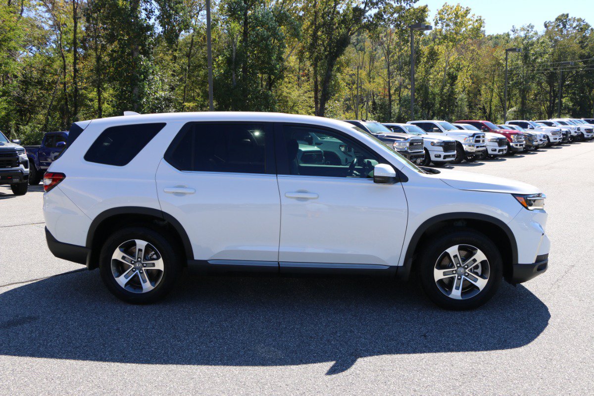 Used 2025 Honda Pilot EX-L image 9