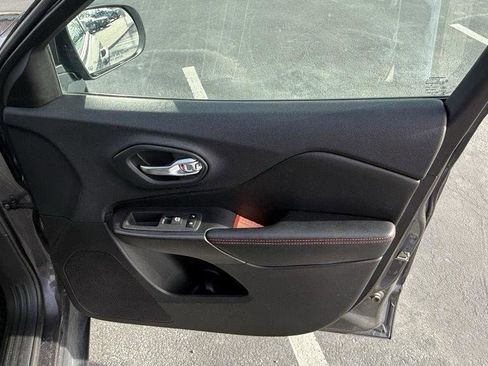 Used 2020 Jeep Cherokee Trailhawk image 29