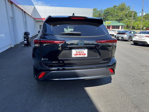 Used 2023 Toyota Highlander Limited AWD/4WD image 6