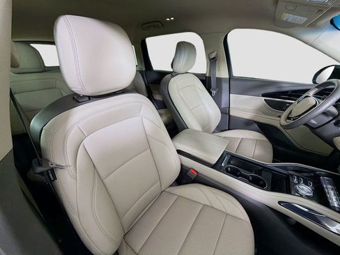 Used 2024 Lincoln Nautilus Premier image 30