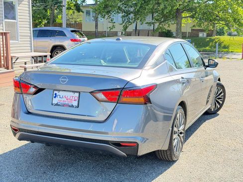 Used 2024 Nissan Altima 2.5 SV FWD image 85