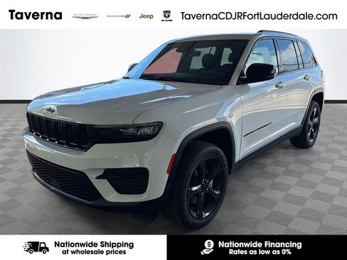 Used 2025 Jeep Grand Cherokee Laredo RWD image 1