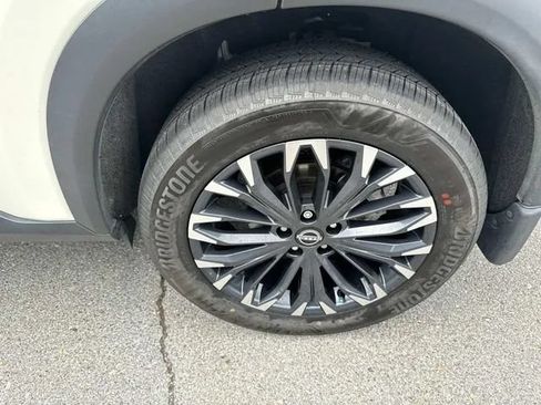 Used 2023 Nissan Rogue SV AWD/4WD image 13