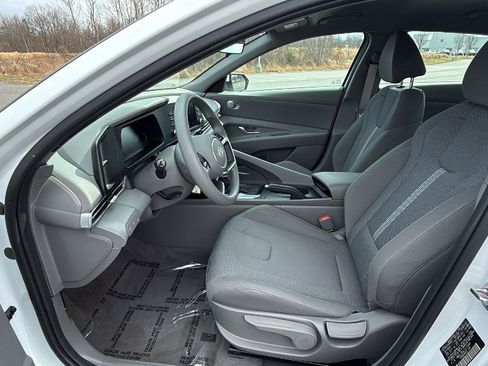 Used 2026 Hyundai Elantra SE image 25
