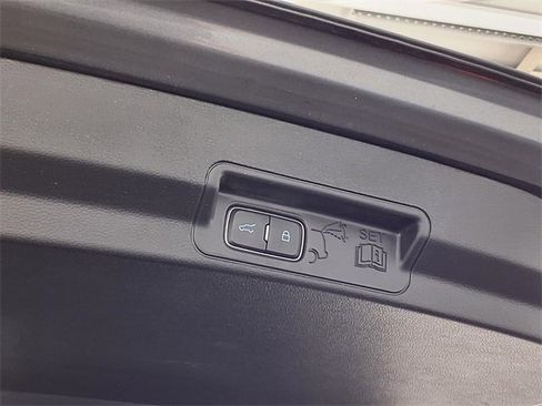 Certified 2022 Ford Explorer XLT w/ Equipment Group 202A image 23