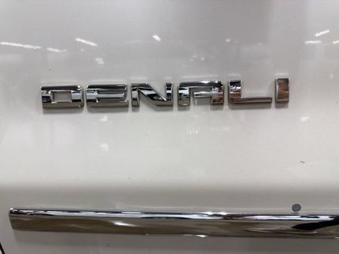 Used 2016 GMC Sierra 1500 Denali w/ Enhanced Driver Alert Package AWD/4WD image 33