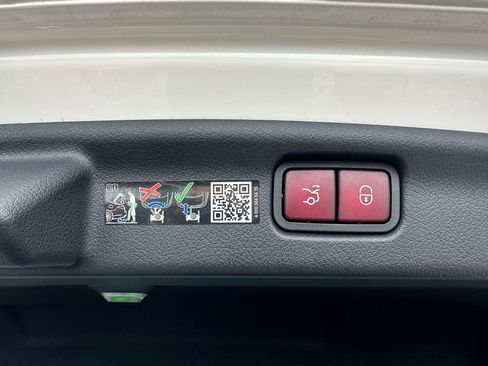 Used 2024 Mercedes-Benz C 300 4MATIC Sedan image 14