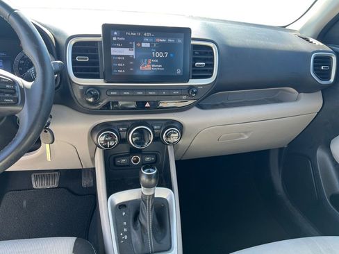 Used 2022 Hyundai Venue SEL image 11