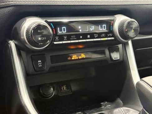 Used 2025 Toyota RAV4 XLE FWD image 36