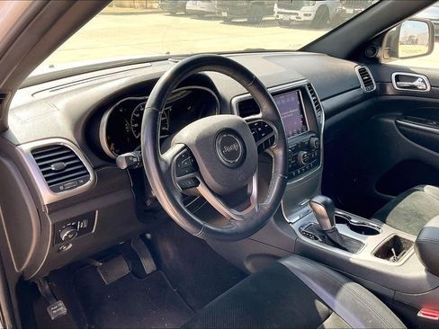 Used 2018 Jeep Grand Cherokee Altitude image 15