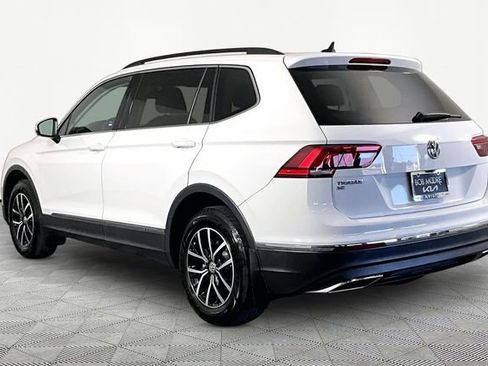 Used 2021 Volkswagen Tiguan SE w/ Panoramic Sunroof Package FWD image 4