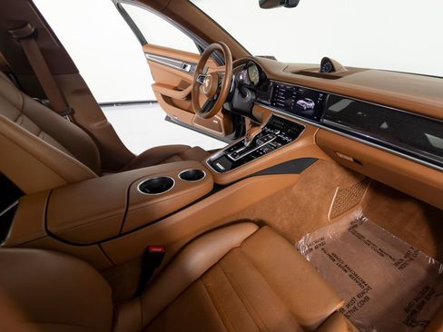 Certified 2023 Porsche Panamera 4 Platinum Edition AWD/4WD image 33
