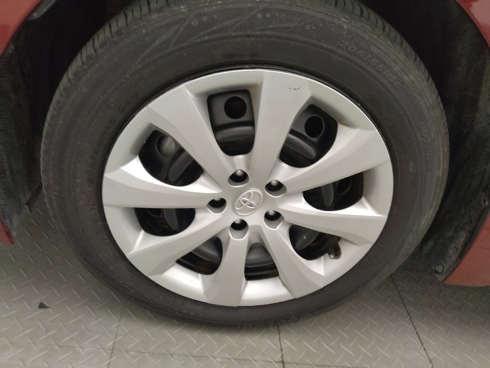 Used 2024 Toyota Corolla LE FWD image 31
