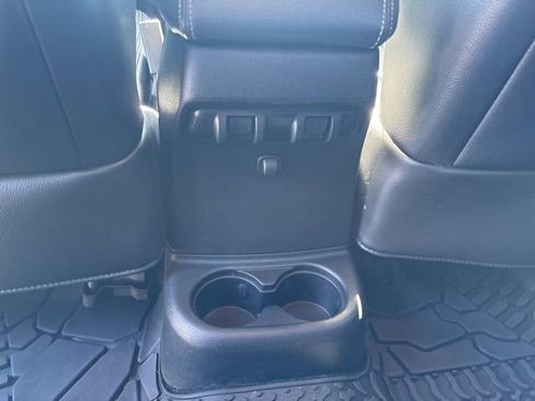 Used 2016 Jeep Wrangler Unlimited Rubicon image 16