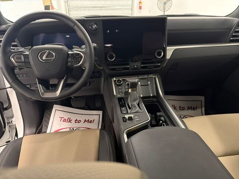 Used 2026 Lexus GX 550 AWD/4WD image 13