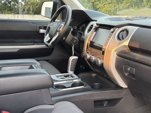 Used 2020 Toyota Tundra SR5 w/ SR5 Convenience Package AWD/4WD image 8