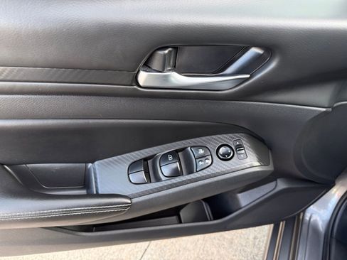 Used 2024 Nissan Altima 2.5 SV image 14