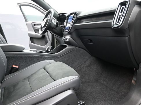 Used 2023 Volvo XC40 Recharge Ultimate w/ Protection Package Premier image 17