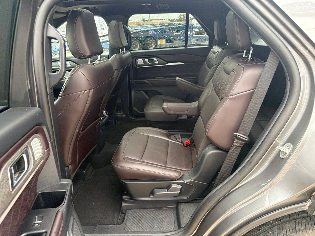 Used 2025 Ford Explorer Platinum w/ Ultimate Package AWD/4WD image 19