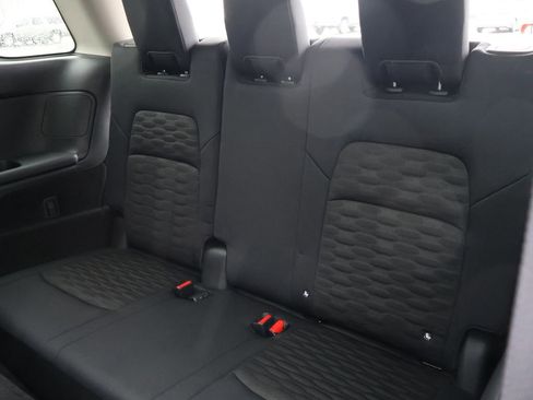 Used 2025 Nissan Pathfinder S image 26