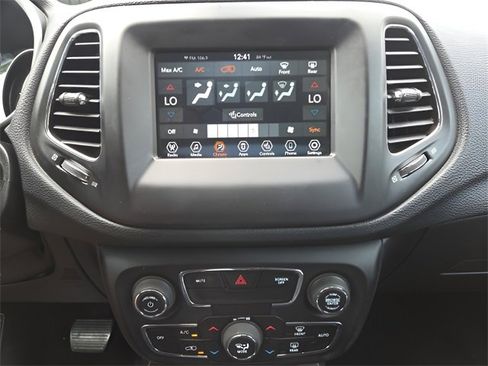 Used 2019 Jeep Compass Latitude w/ Popular Equipment Group image 18