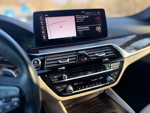 Used 2022 BMW 530i xDrive w/ Convenience Package image 19