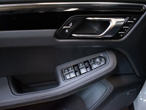 New 2026 Porsche Macan image 19