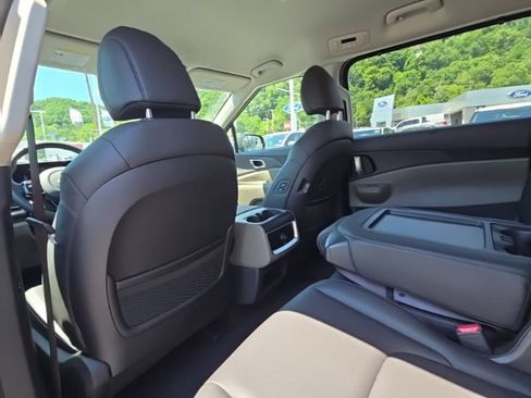 New 2026 Kia Carnival EX FWD image 21