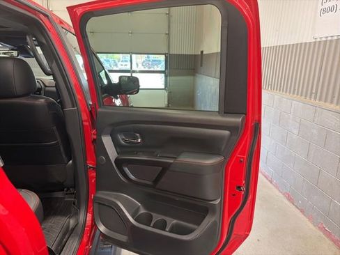 Used 2024 Nissan Titan PRO-4X w/ Pro-4x Convenience Package AWD/4WD image 12