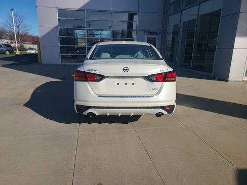 Used 2022 Nissan Altima 2.5 SV w/ SV Premium Package image 6
