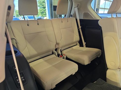 Used 2023 Lexus GX 460 Premium w/ Accessory Package AWD/4WD image 14