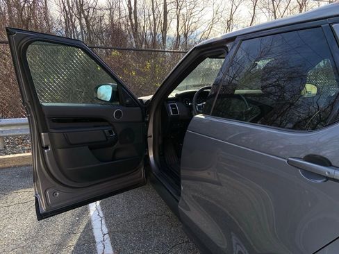 Certified 2025 Land Rover Discovery S image 13