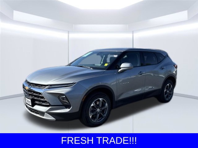 Used 2025 Chevrolet Blazer LT AWD/4WD image 2